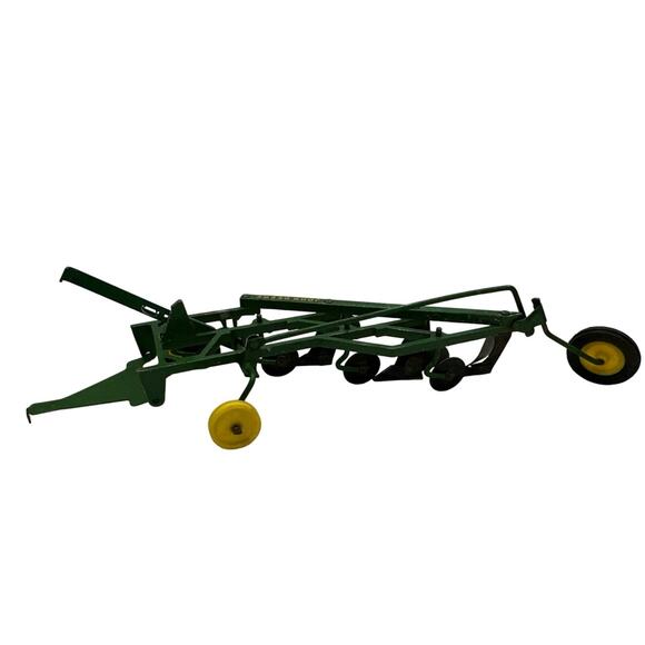 John Deere ERTL Collectible Vintage Farm Toy Tractors and Implements-Lot of 7 - Picture 4 of 15